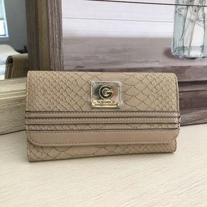 Guess Wallet Trifold clutch